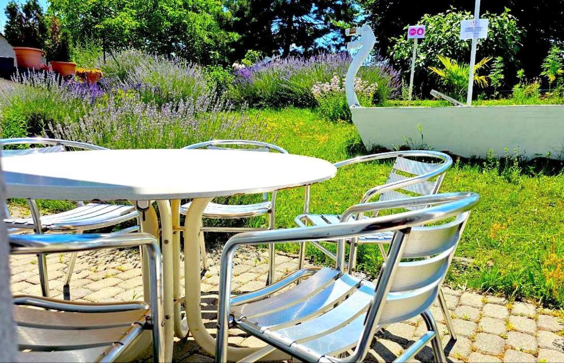 Dreamly Suites Oslip Bagian luar foto